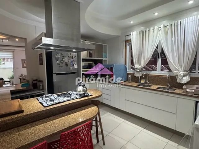 Casa 4 quartos e 5 banheiros, à venda, no bairro Urbanova em São José dos Campos