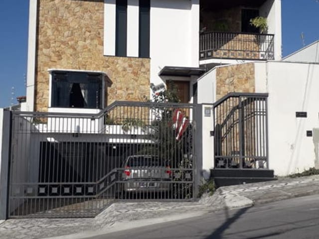 Casa com 555m², à venda ou para alugar, no bairro Jardim Santa Clara em Taubaté