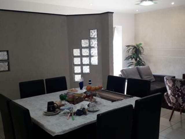 Casa com 555m², à venda ou para alugar, no bairro Jardim Santa Clara em Taubaté