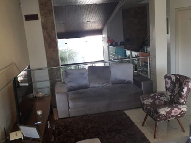 Casa com 555m², à venda ou para alugar, no bairro Jardim Santa Clara em Taubaté