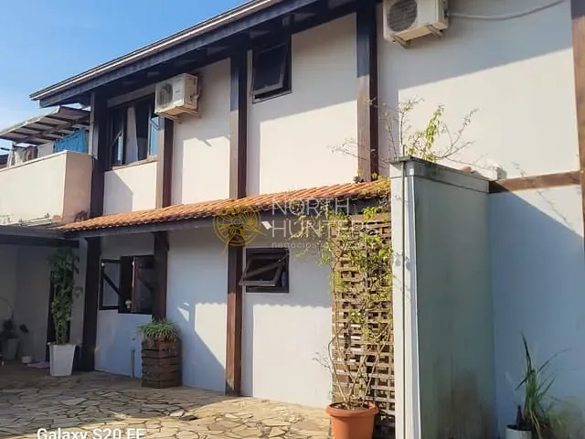 Casa com 240m² 3 quartos e 5 banheiros, à venda, no bairro Nova Brasília em Joinville
