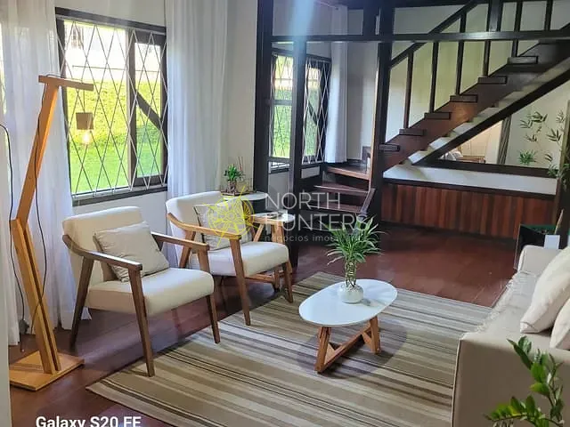 Casa com 240m² 3 quartos e 5 banheiros, à venda, no bairro Nova Brasília em Joinville