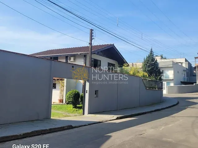 Casa com 240m² 3 quartos e 5 banheiros, à venda, no bairro Nova Brasília em Joinville