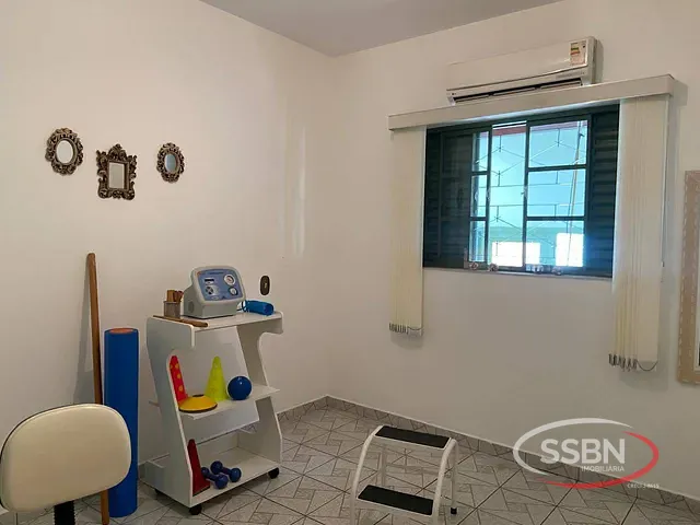 Casa com 285m², à venda ou para alugar, no bairro Centro em Nova Odessa