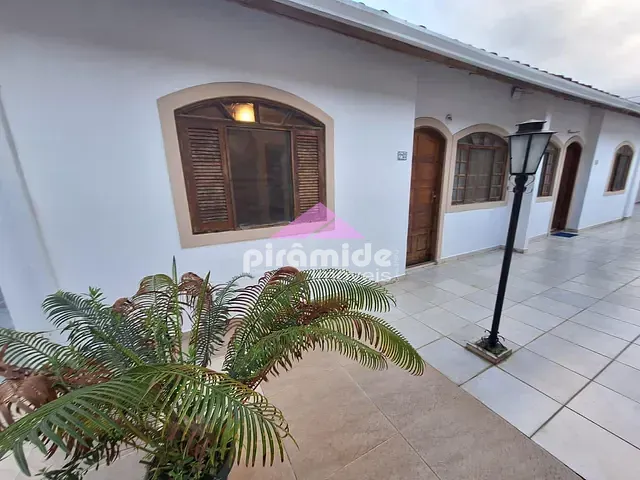 Casa com 106m² 2 quartos e 1 banheiro, à venda, no bairro Martim de Sá em Caraguatatuba