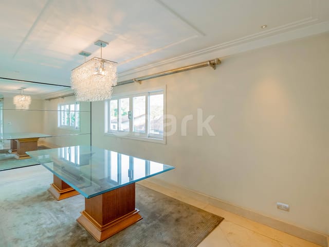 Casa com 360m² 4 quartos e 6 banheiros, à venda, no bairro Alphaville em Santana de Parnaíba