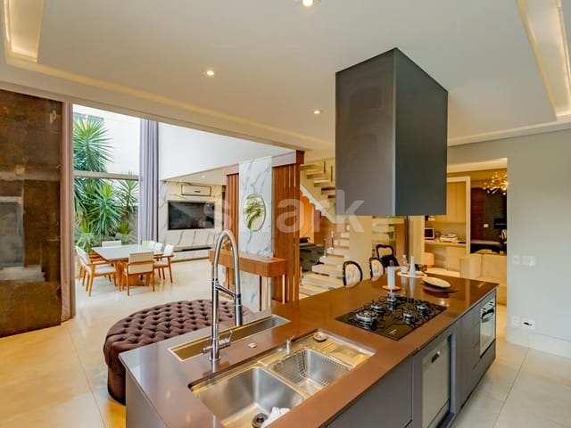 Casa com 457m² 4 quartos e 6 banheiros, à venda, no bairro Alphaville em Santana de Parnaíba