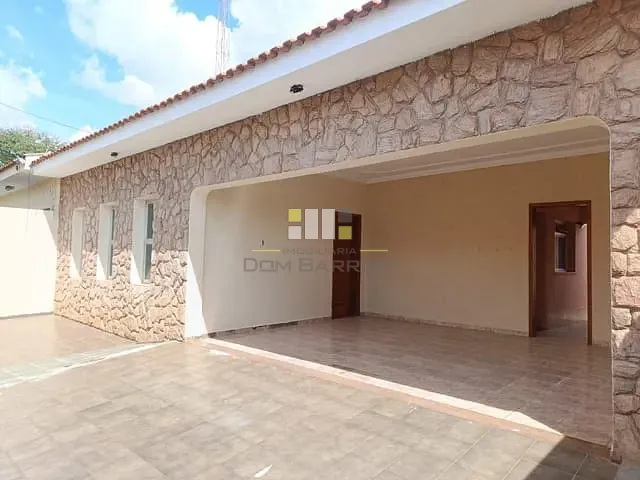 Casa com 300m² 3 quartos e 2 banheiros, para alugar, no bairro Vila Menuzzo em Sumaré