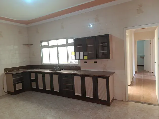Casa com 300m² 3 quartos e 2 banheiros, para alugar, no bairro Vila Menuzzo em Sumaré