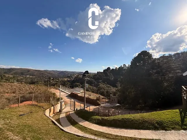 Casa com 1200m² 3 quartos e 3 banheiros, à venda, no bairro Jardim Cataguazes em Campos do Jordão