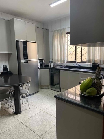Casa com 568m² 4 quartos e 5 banheiros, à venda, no bairro Jardim Itatiaia 1 em Londrina