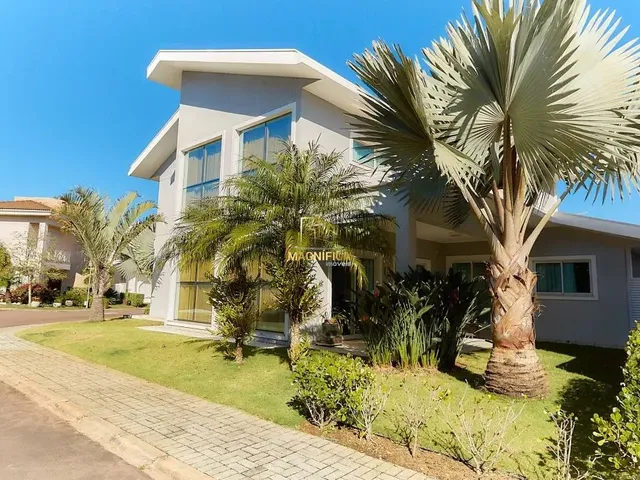 Casa com 580m² 4 quartos e 6 banheiros, para alugar, no bairro Uberaba em Curitiba