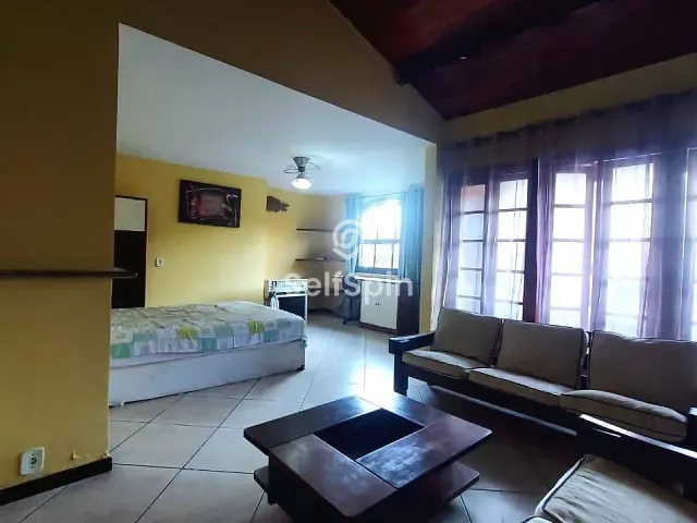 Casa 1 quarto e 1 banheiro, para alugar, no bairro Maria Paula em Niterói