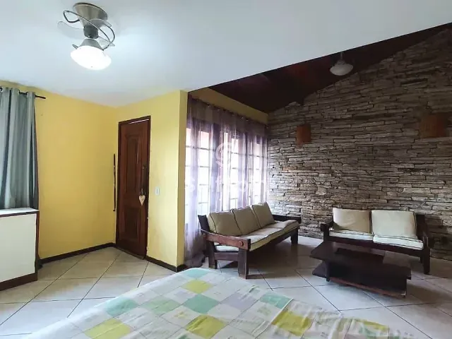 Casa 1 quarto e 1 banheiro, para alugar, no bairro Maria Paula em Niterói