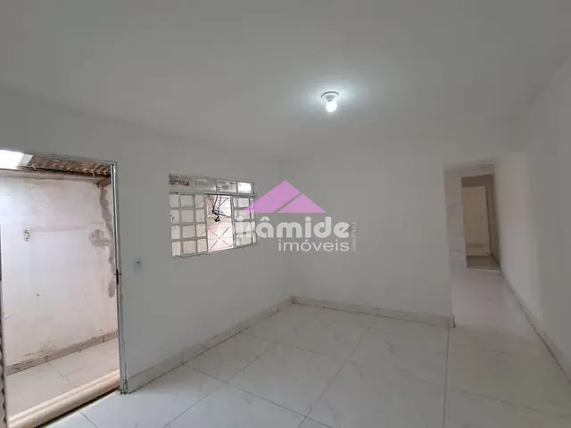 Casa 2 quartos e 1 banheiro, para alugar, no bairro Jardim Colonial em São José dos Campos