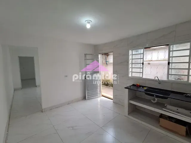 Casa 2 quartos e 1 banheiro, para alugar, no bairro Jardim Colonial em São José dos Campos