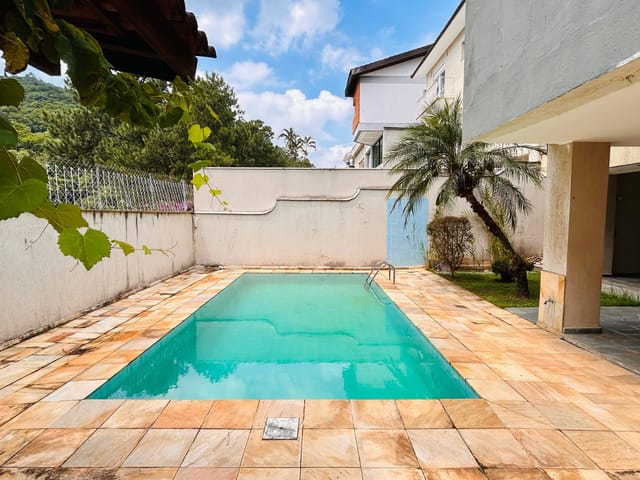Casa com 360m² 4 quartos e 5 banheiros, à venda, no bairro Alphaville em Santana de Parnaíba