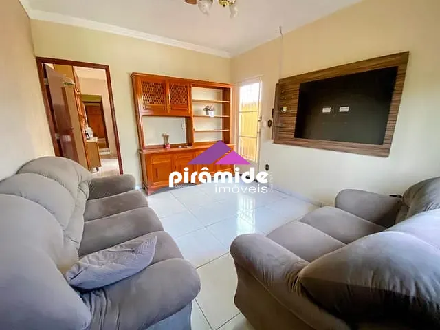 Casa 2 quartos e 1 banheiro, à venda, no bairro Bosque dos Eucaliptos em São José dos Campos