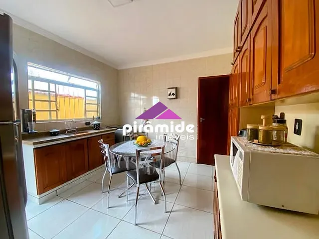 Casa 2 quartos e 1 banheiro, à venda, no bairro Bosque dos Eucaliptos em São José dos Campos