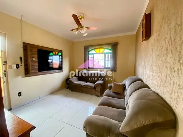 Casa 2 quartos e 1 banheiro, à venda, no bairro Bosque dos Eucaliptos em São José dos Campos