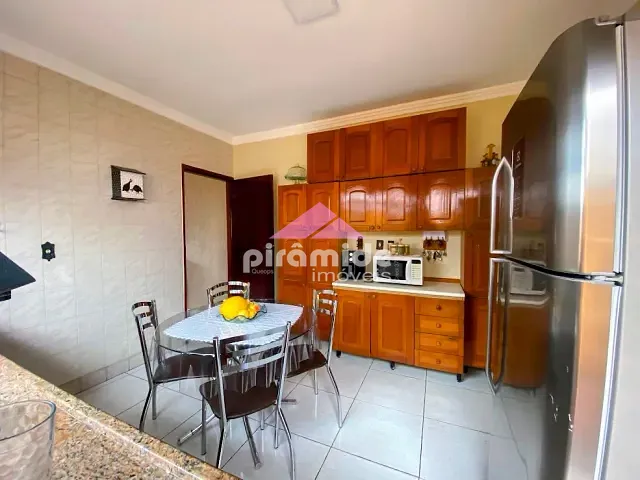 Casa 2 quartos e 1 banheiro, à venda, no bairro Bosque dos Eucaliptos em São José dos Campos