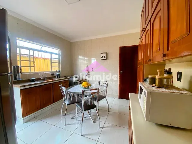 Casa 2 quartos e 1 banheiro, à venda, no bairro Bosque dos Eucaliptos em São José dos Campos