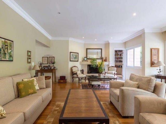 Casa com 1100m² 4 quartos e 7 banheiros, à venda, no bairro Jardim Cordeiro em São Paulo
