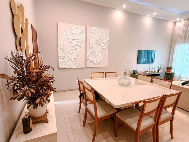 Casa com 320m² 4 quartos e 3 banheiros, à venda, no bairro Vale dos Cristais em Macaé