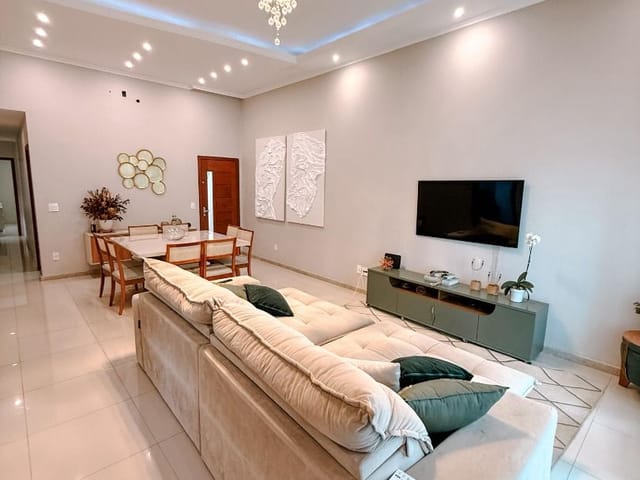 Casa com 320m² 4 quartos e 3 banheiros, à venda, no bairro Vale dos Cristais em Macaé