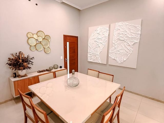 Casa com 320m² 4 quartos e 3 banheiros, à venda, no bairro Vale dos Cristais em Macaé