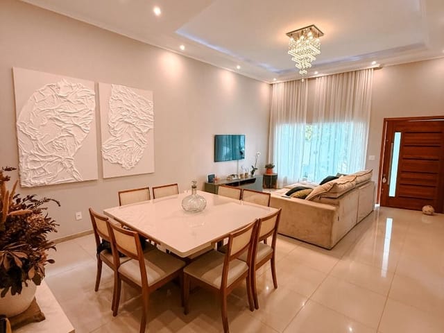 Casa com 320m² 4 quartos e 3 banheiros, à venda, no bairro Vale dos Cristais em Macaé