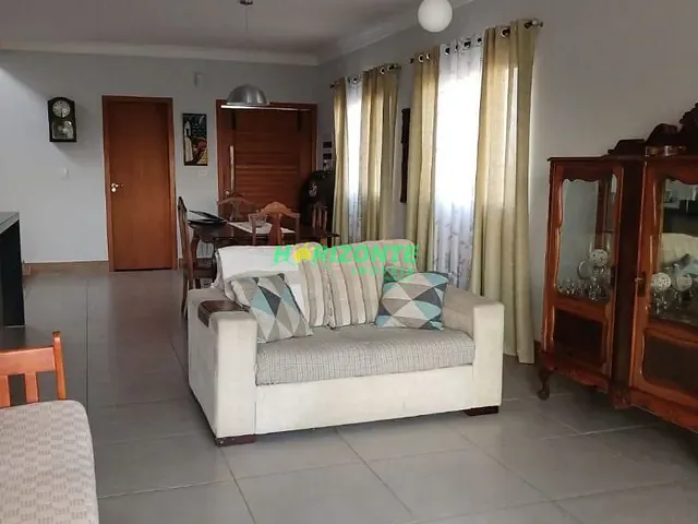 Casa com 319m² 3 quartos e 3 banheiros, à venda, no bairro Condomínio Residencial Mantiqueira em São José dos Campos