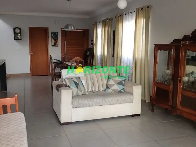 Casa com 319m² 3 quartos e 3 banheiros, à venda, no bairro Condomínio Residencial Mantiqueira em São José dos Campos