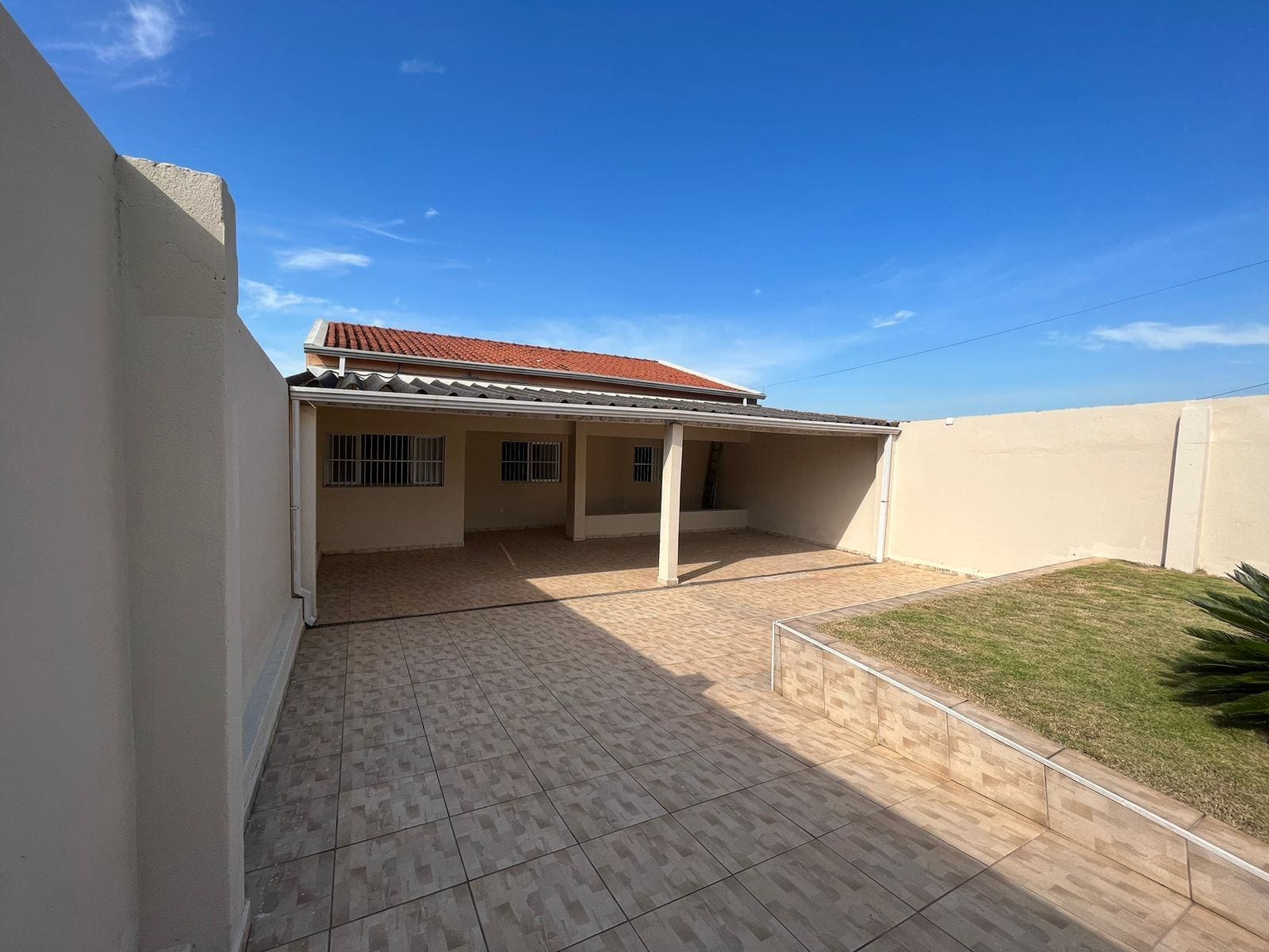 Casa para alugar com 3 quartos, 123m² - Foto 1