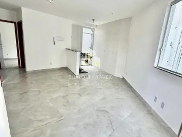 Casa 2 quartos e 1 banheiro, à venda, no bairro Parque Xangri-Lá em Contagem