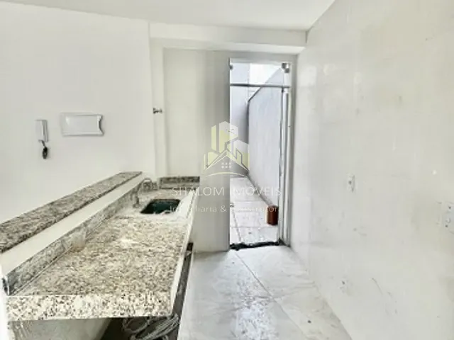 Casa 2 quartos e 1 banheiro, à venda, no bairro Parque Xangri-Lá em Contagem