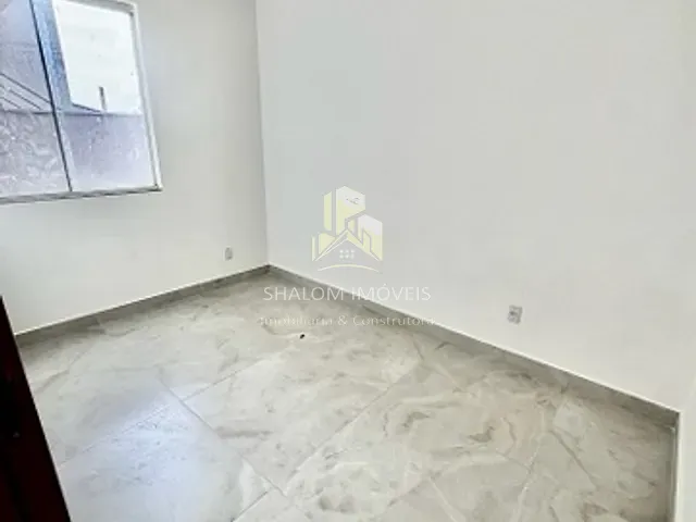 Casa 2 quartos e 1 banheiro, à venda, no bairro Parque Xangri-Lá em Contagem