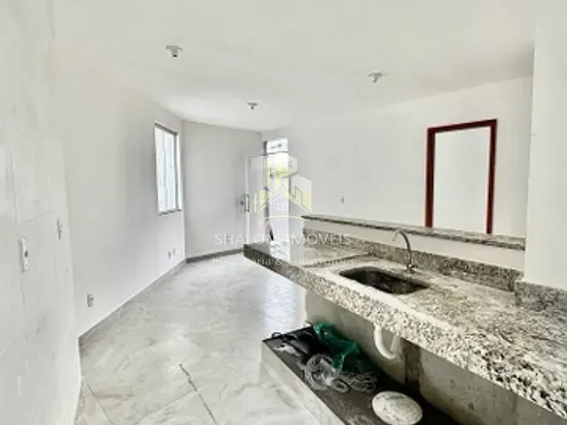 Casa 2 quartos e 1 banheiro, à venda, no bairro Parque Xangri-Lá em Contagem