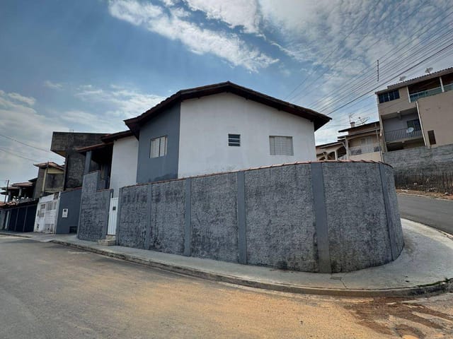 Casa com 125m² 2 quartos e 1 banheiro, à venda, no bairro Parque dos Passaros em Extrema