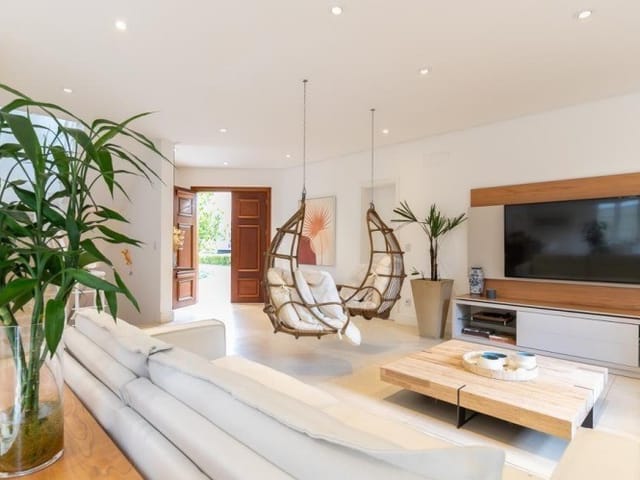 Casa com 570m² 4 quartos e 6 banheiros, à venda, no bairro Jardim Petrópolis em São Paulo