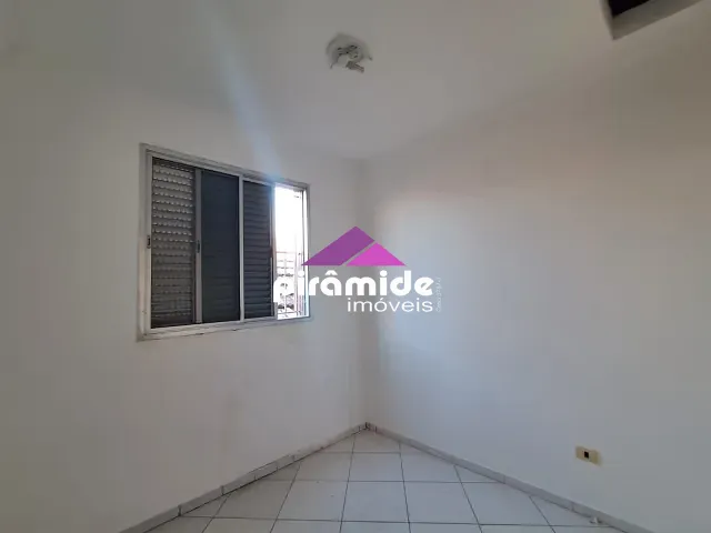 Casa para alugar, no bairro Centro em São José dos Campos