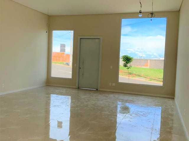 Casa com 320m², à venda, no bairro Cará-cará em Ponta Grossa