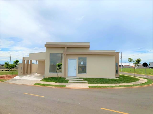 Casa com 320m², à venda, no bairro Cará-cará em Ponta Grossa