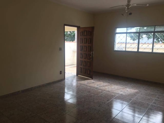 Casa com 250m² 2 quartos e 2 banheiros, à venda, no bairro Parque Valença I em Campinas