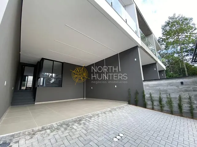 Casa com 206m² 3 quartos e 4 banheiros, à venda, no bairro Anita Garibaldi em Joinville