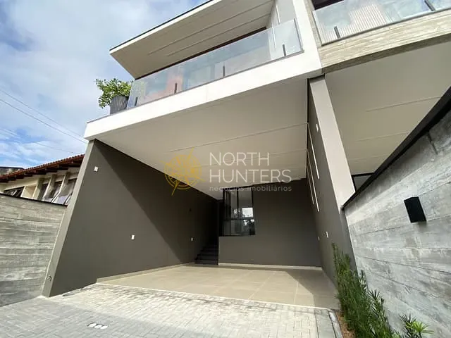 Casa com 206m² 3 quartos e 4 banheiros, à venda, no bairro Anita Garibaldi em Joinville