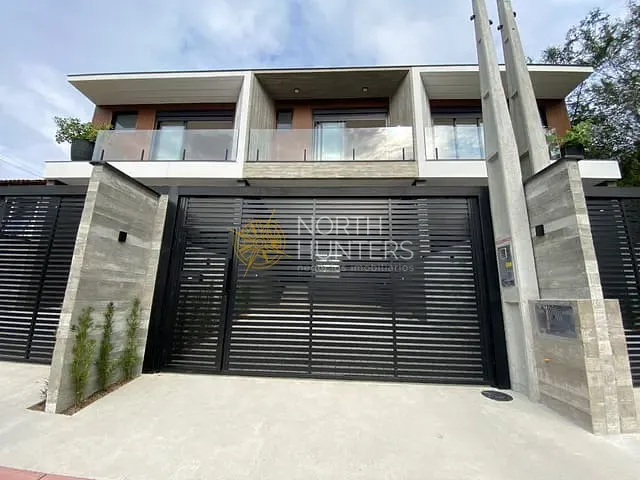 Casa com 206m² 3 quartos e 4 banheiros, à venda, no bairro Anita Garibaldi em Joinville