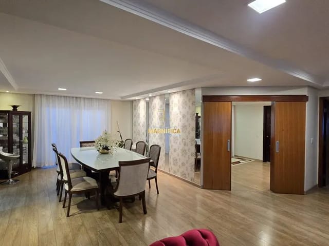 Casa com 601m² 4 quartos e 5 banheiros, à venda, no bairro São Braz em Curitiba