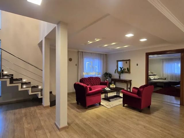 Casa com 601m² 4 quartos e 5 banheiros, à venda, no bairro São Braz em Curitiba
