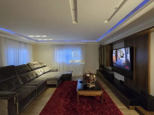 Casa com 601m² 4 quartos e 5 banheiros, à venda, no bairro São Braz em Curitiba